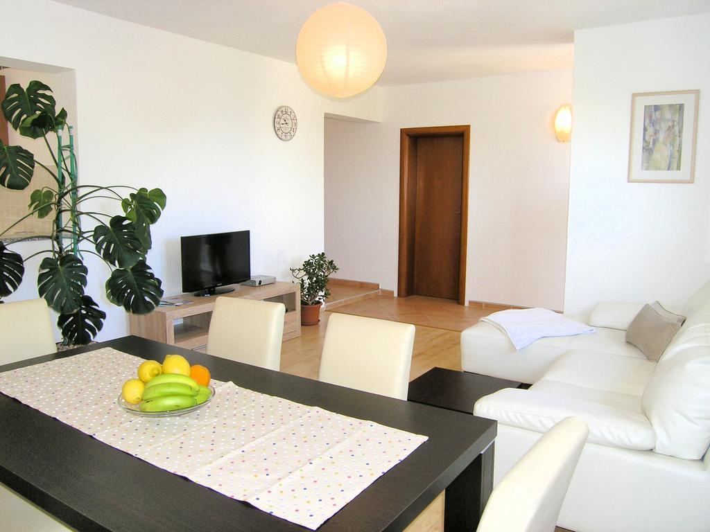 Apartments Dagmar Krk Town Exterior photo