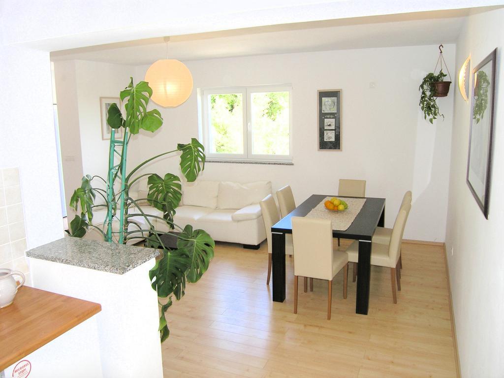 Apartments Dagmar Krk Town Exterior photo