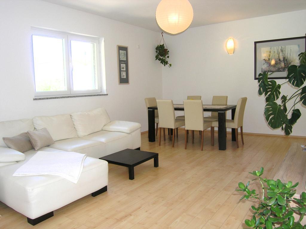 Apartments Dagmar Krk Town Exterior photo
